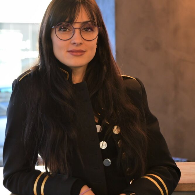 Opticien visagiste à Colmar Best Factory vous méritez le meilleur les lunettes d'Alison